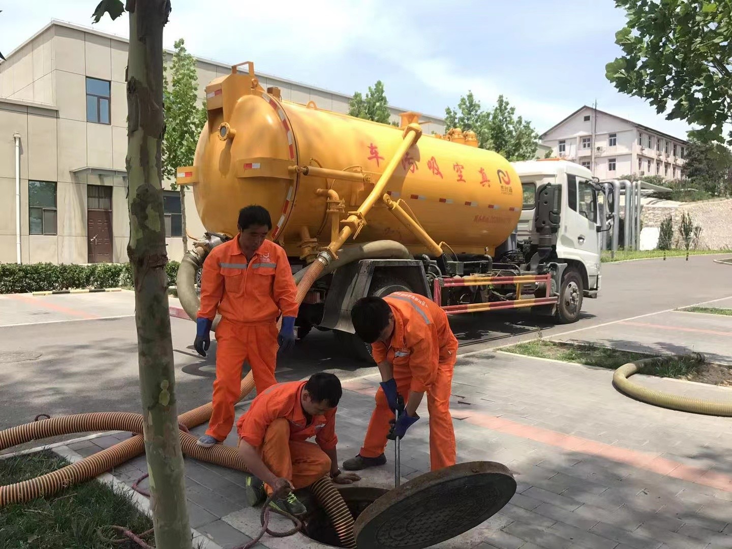 商南化粪池清理与5-8吨吸粪车施工效率分析